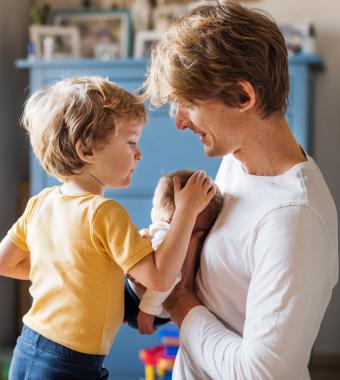 Annoncer l'arrivée de bébé à la fratrie