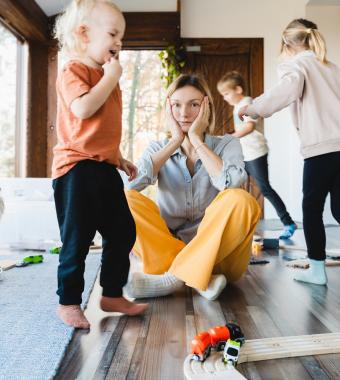 Des allocations majorées pour les parents isolés